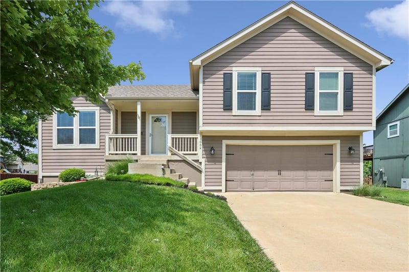1004 Pumpkin Ridge St, Gardner, KS 66030