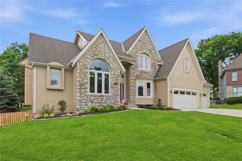 9019 139th Ter, Overland Park, KS 66221