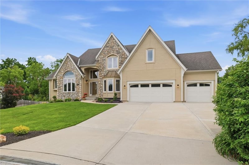 9019 139th Ter, Overland Park, KS 66221