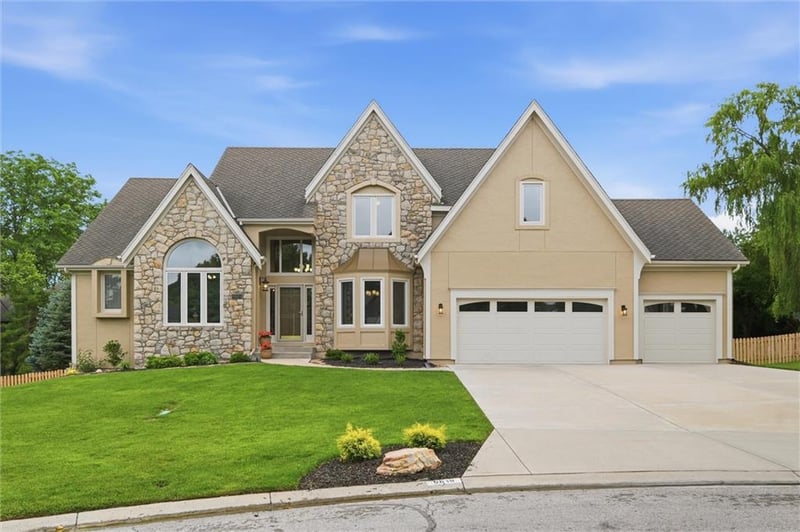 9019 139th Ter, Overland Park, KS 66221