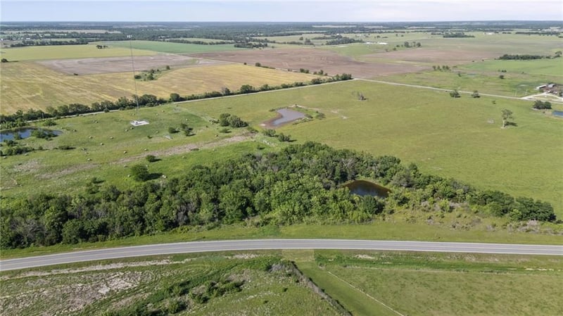 000 Pine St, Bronson, KS 66716