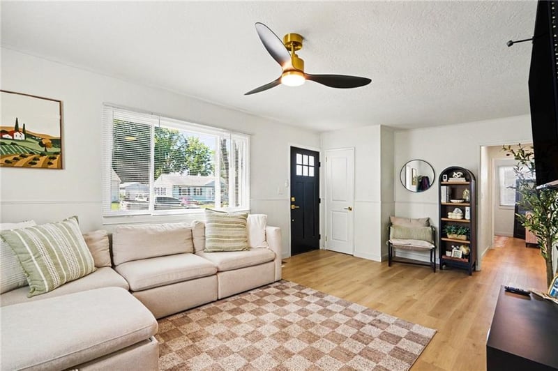 2504 59th Ter, Kansas City, MO 64118