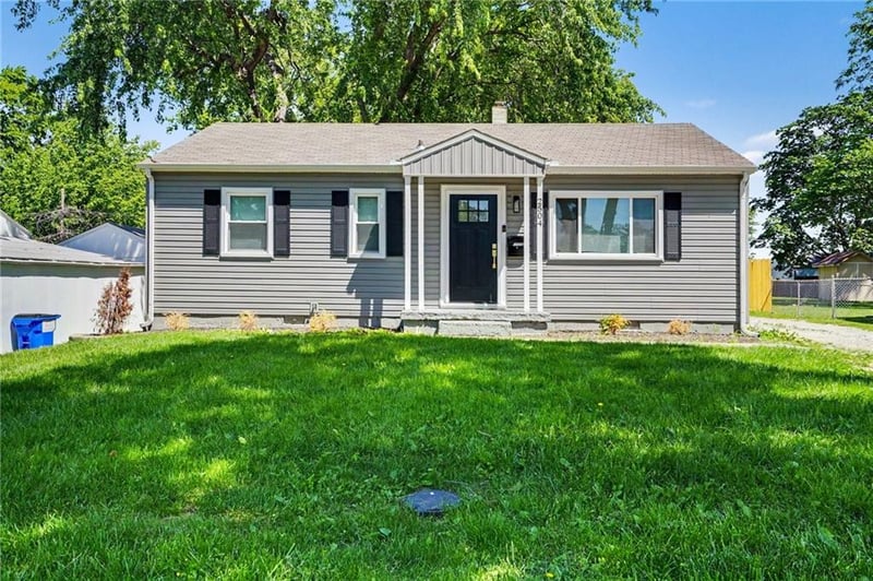 2504 59th Ter, Kansas City, MO 64118
