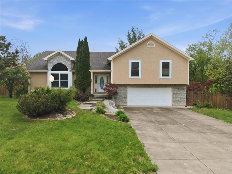 2709 23rd St, Leavenworth, KS 66048