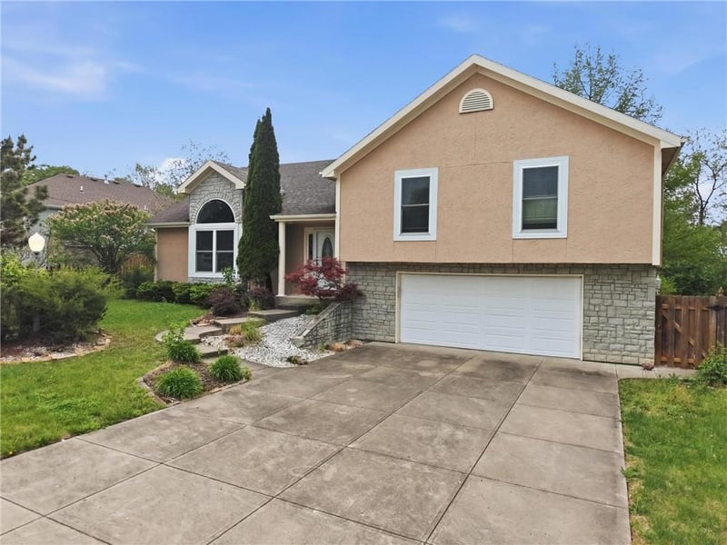 2709 23rd St, Leavenworth, KS 66048
