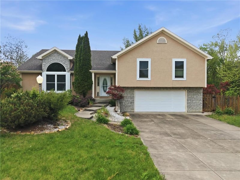 2709 23rd St, Leavenworth, KS 66048