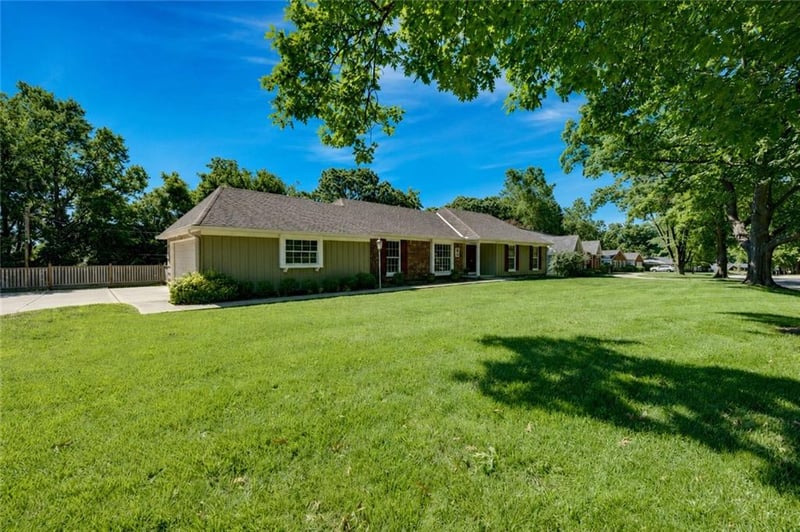 10339 Sagamore Rd, Leawood, KS 66206