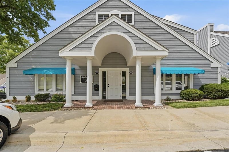 12 B Westwoods Dr, Liberty, MO 64068