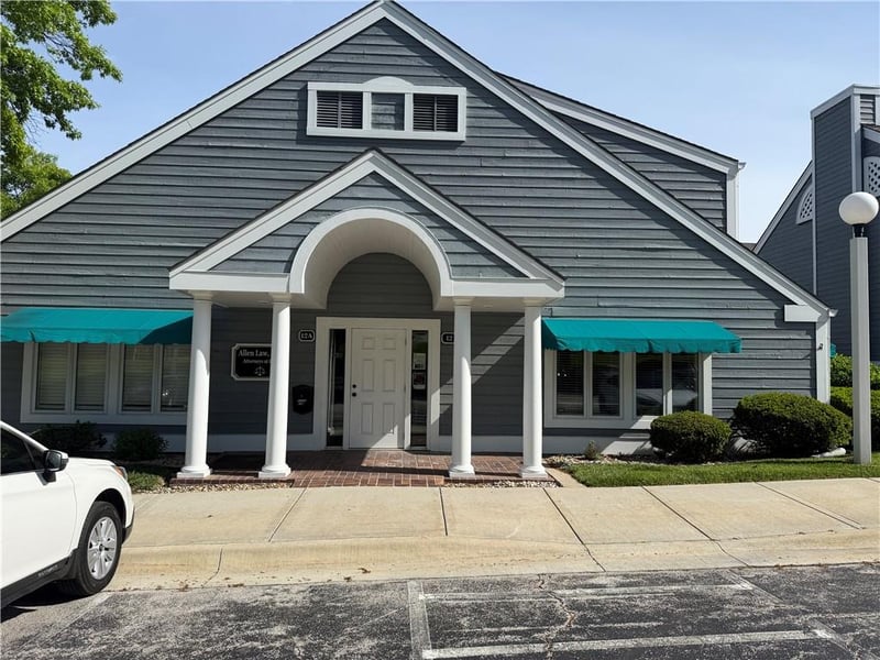 12 B Westwoods Dr, Liberty, MO 64068