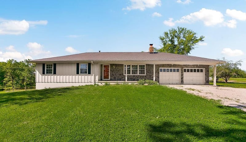 15706 245th St, Peculiar, MO 64078