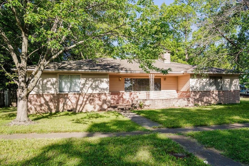 2302 Crawford Ave, Parsons, KS 67357