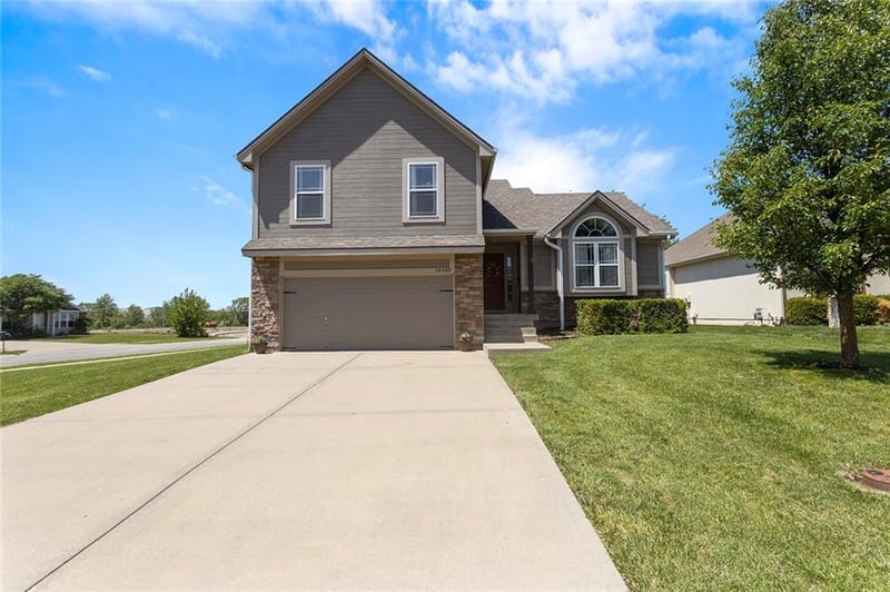 18448 Curry St, Gardner, KS 66030