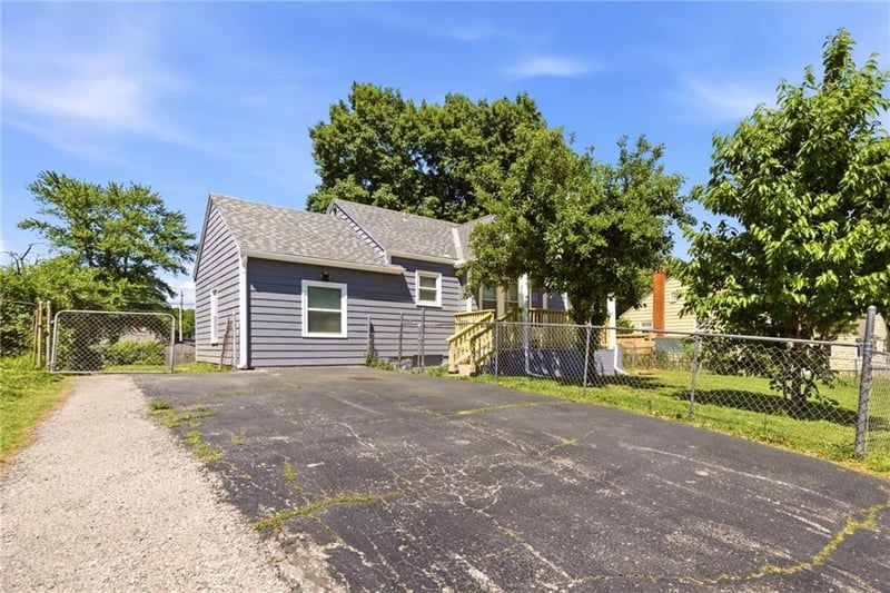 1306 Gibbs Rd, Kansas City, KS 66103