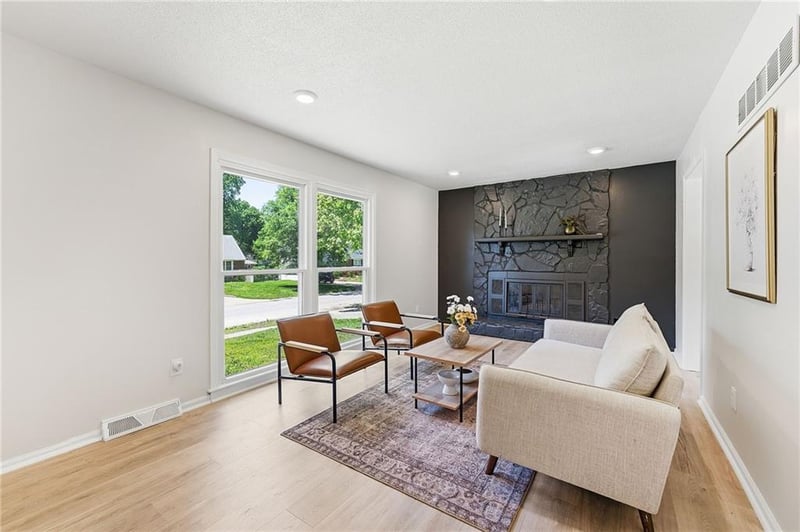 13309 Park Hills Dr, Grandview, MO 64030