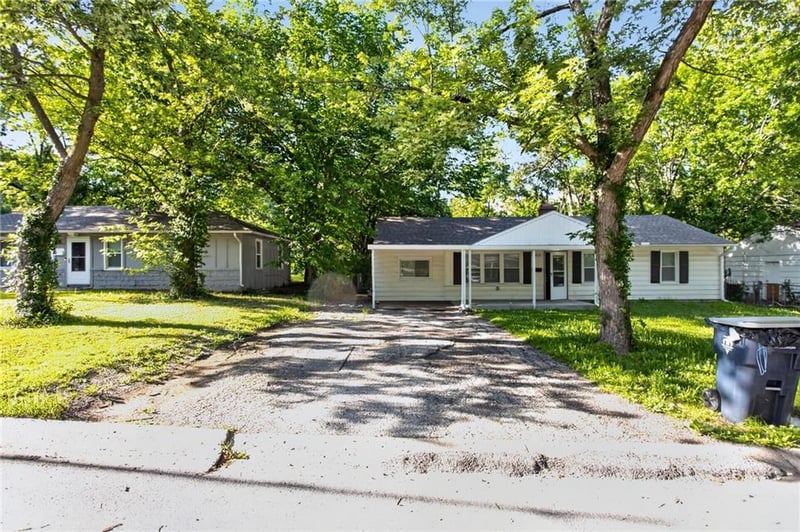 8212 111th Ter, Kansas City, MO 64134