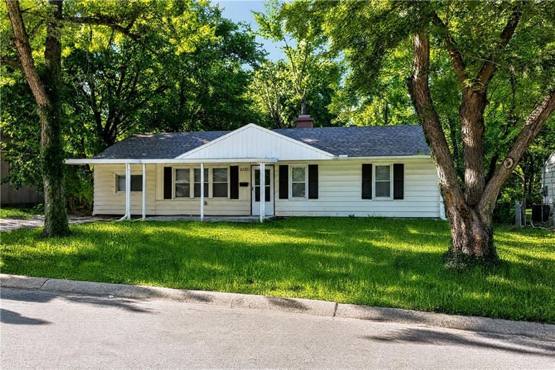 8212 111th Ter, Kansas City, MO 64134