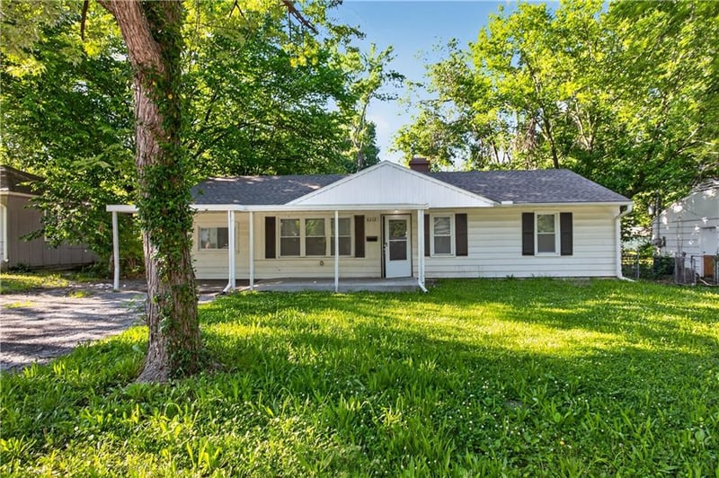8212 111th Ter, Kansas City, MO 64134