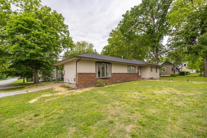 514 Green St, Clinton, MO 64735
