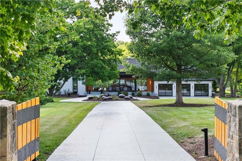 14420 Mission Rd, Leawood, KS 66224