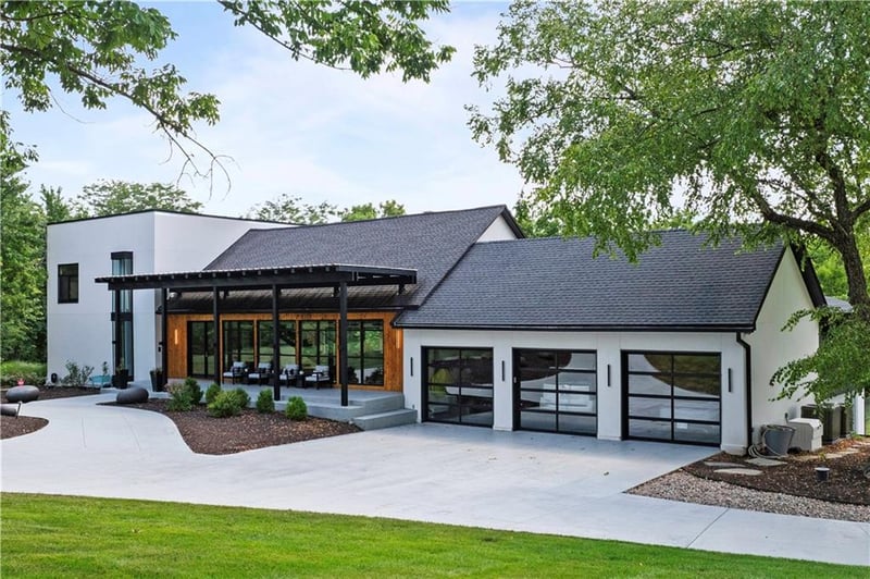 14420 Mission Rd, Leawood, KS 66224