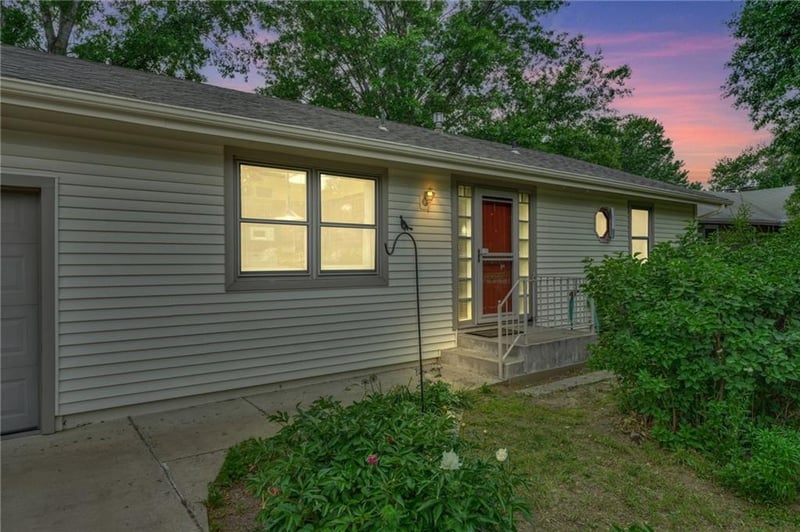 1325 43rd St, Topeka, KS 66609