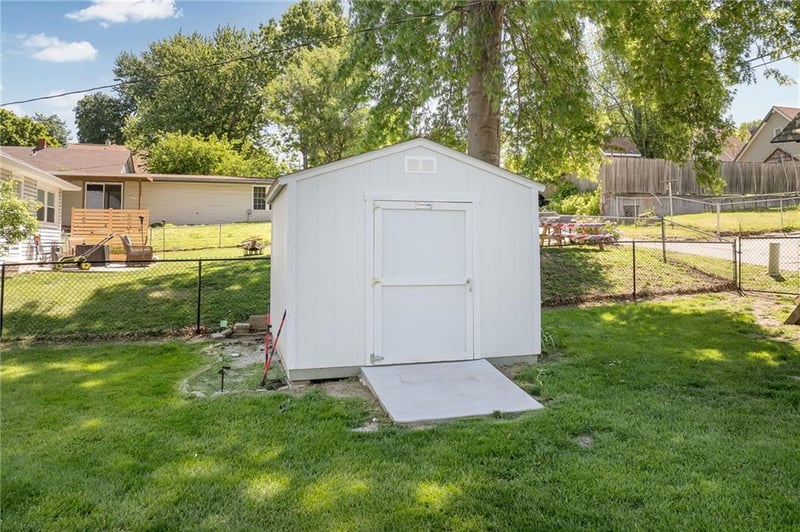 3502 Penn St, St Joseph, MO 64507