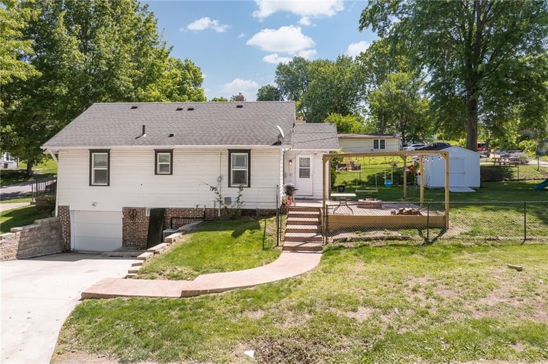 3502 Penn St, St Joseph, MO 64507