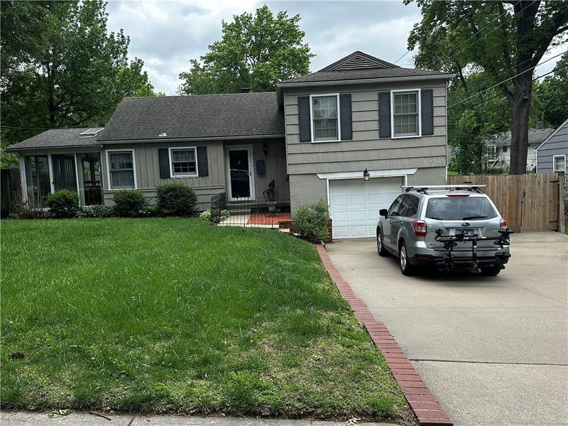 4505 77th St, Prairie Village, KS 66208