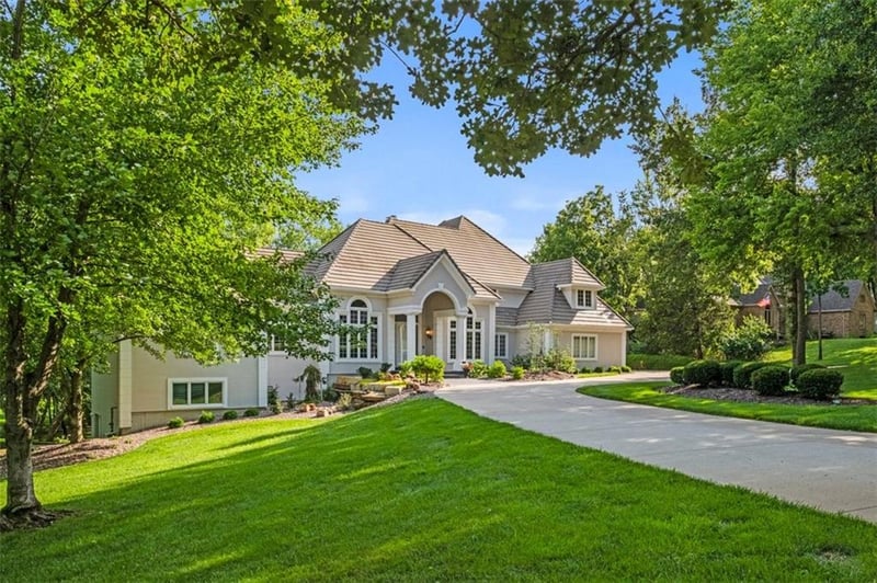 425 Saint Andrews Cir, Lee's Summit, MO 64064