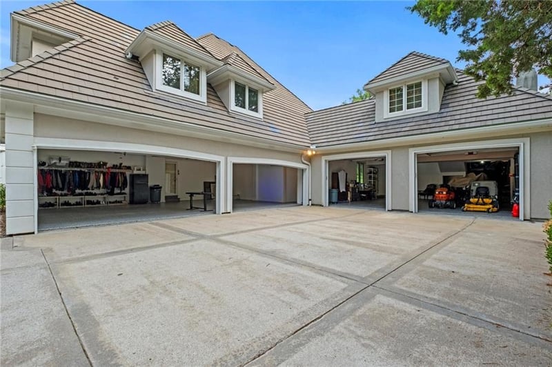 425 Saint Andrews Cir, Lee's Summit, MO 64064