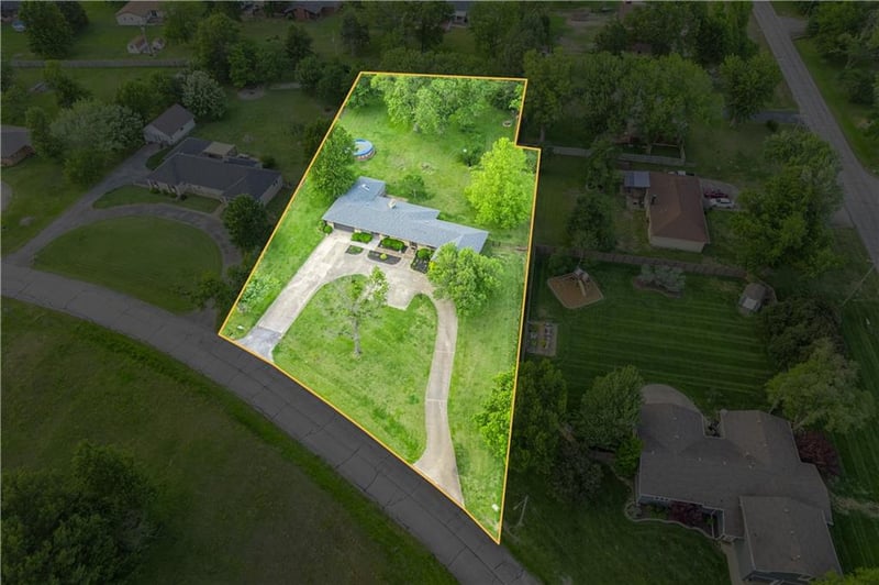 515 Barton Ave, Parsons, KS 67357