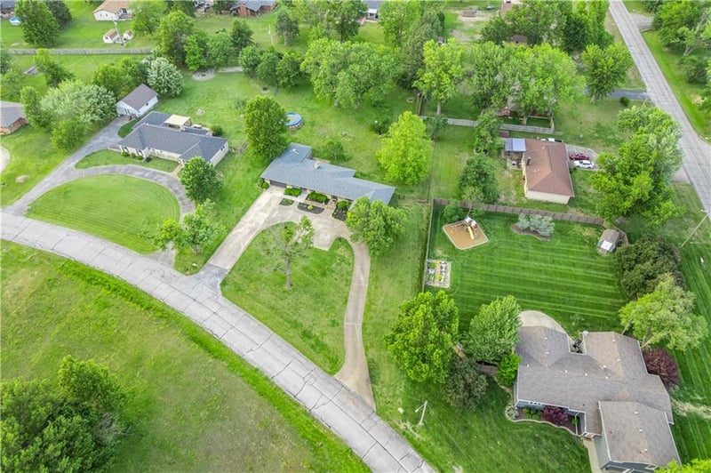 515 Barton Ave, Parsons, KS 67357