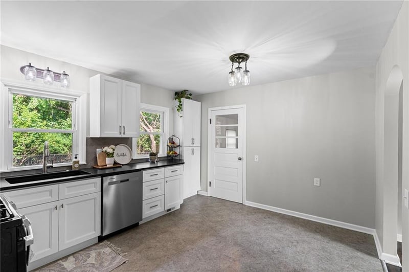 1054 45th Ter, Kansas City, KS 66106