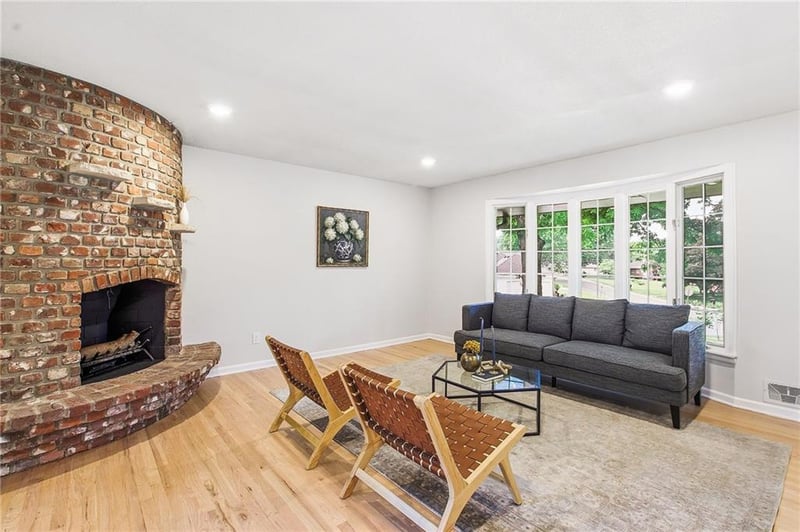 18901 30th Ter, Independence, MO 64057