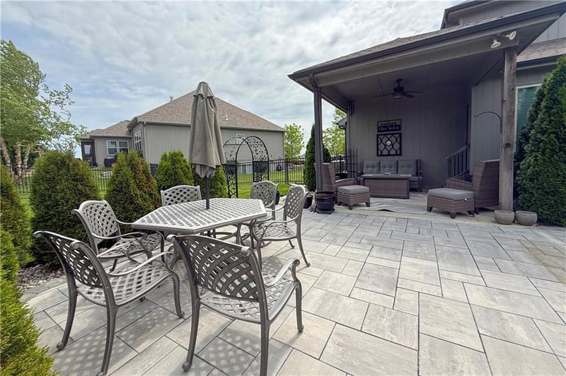 194 Roosevelt Ridge Dr, Lee's Summit, MO 64081