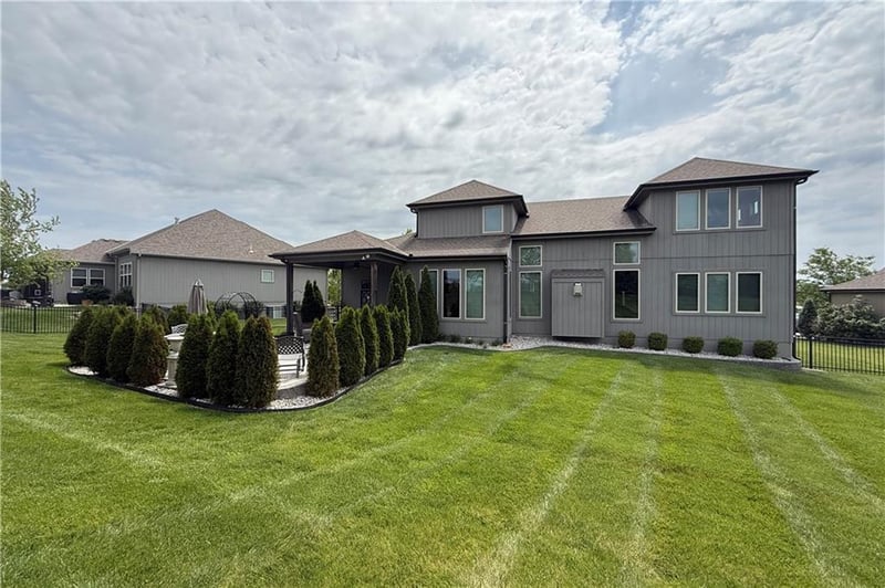 194 Roosevelt Ridge Dr, Lee's Summit, MO 64081