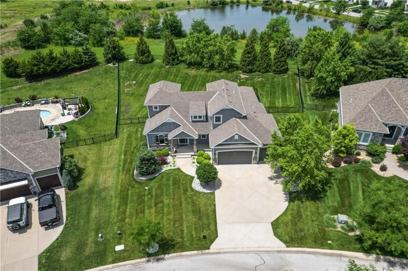 194 SW Roosevelt Rg, Lee's Summit, MO 64081