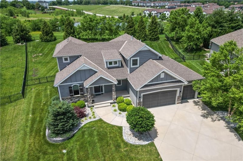 194 SW Roosevelt Rg, Lee's Summit, MO 64081