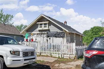 324 Bellaire Ave, Kansas City, MO 64123