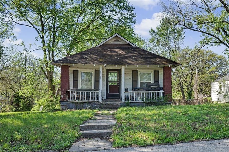 8733 Saint John Ave, Independence, MO 64053