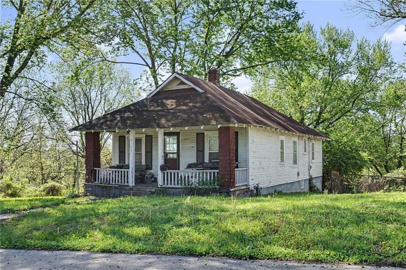 8733 Saint John Ave, Independence, MO 64053