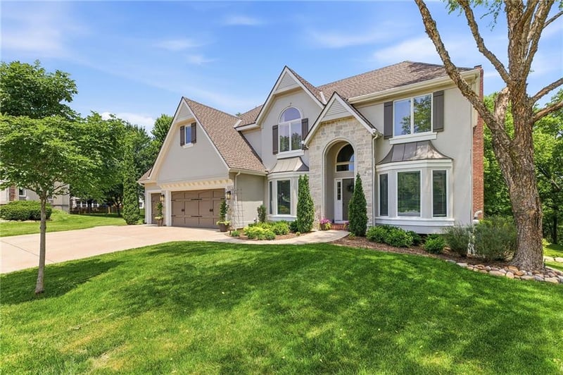 2400 SW Wintercreek Ct, Lee's Summit, MO 64081