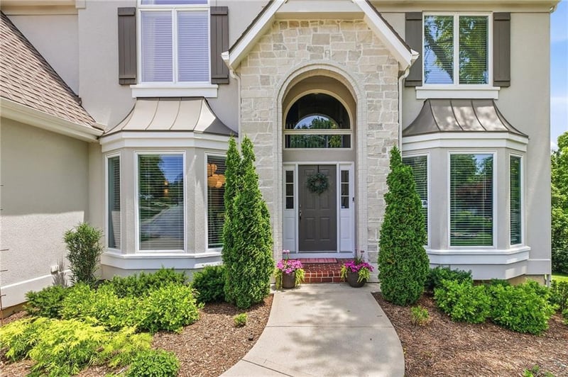 2400 SW Wintercreek Ct, Lee's Summit, MO 64081