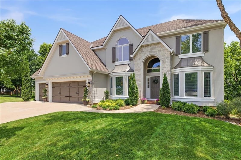 2400 SW Wintercreek Ct, Lee's Summit, MO 64081
