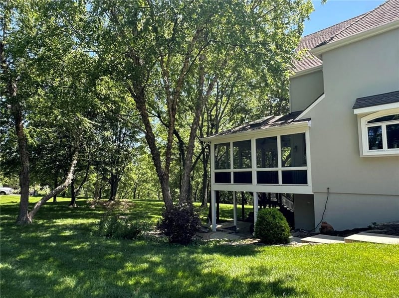 2400 Wintercreek Ct, Lee's Summit, MO 64081