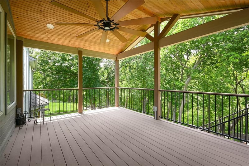 980 High Point Dr, Lee's Summit, MO 64081