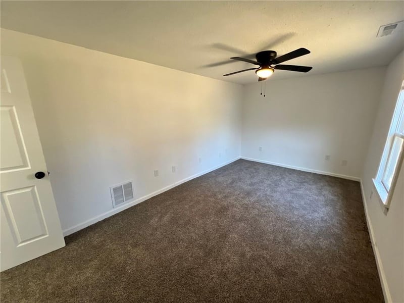 2019 Sunset Dr, Oak Grove, MO 64075