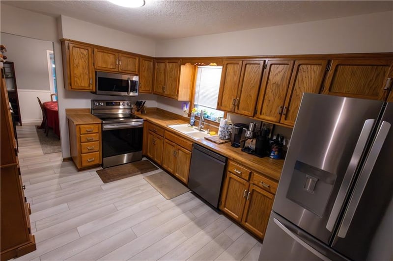 24 NW 101st Ter, Kansas City, MO 64155