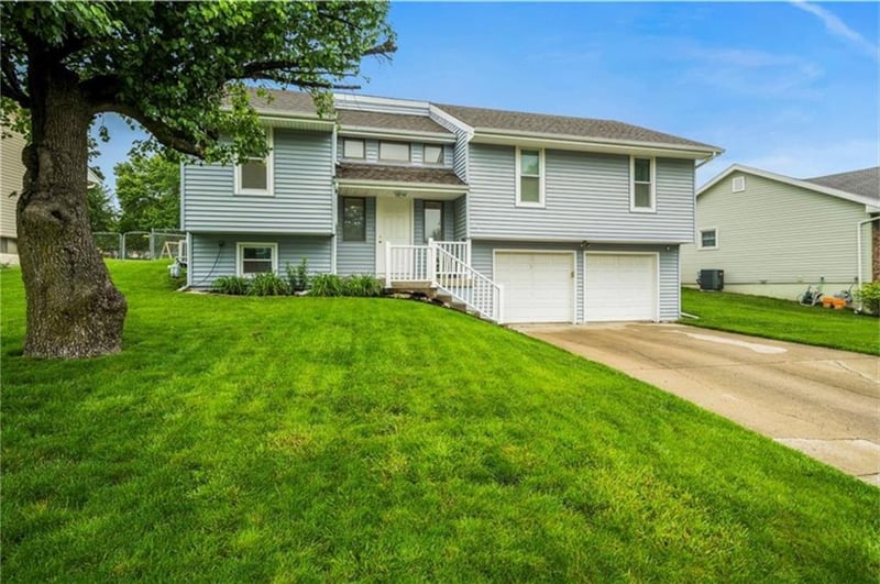 24 NW 101st Ter, Kansas City, MO 64155