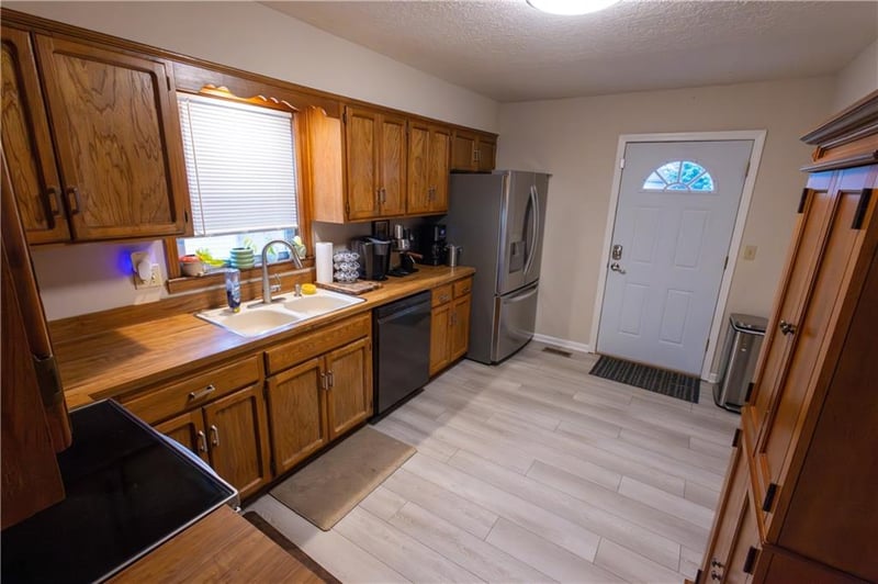 24 NW 101st Ter, Kansas City, MO 64155